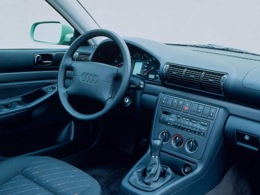 Интерьер Audi A4 Avant (B5,8D) 1995 года  (WW) (фото 5 из 7)